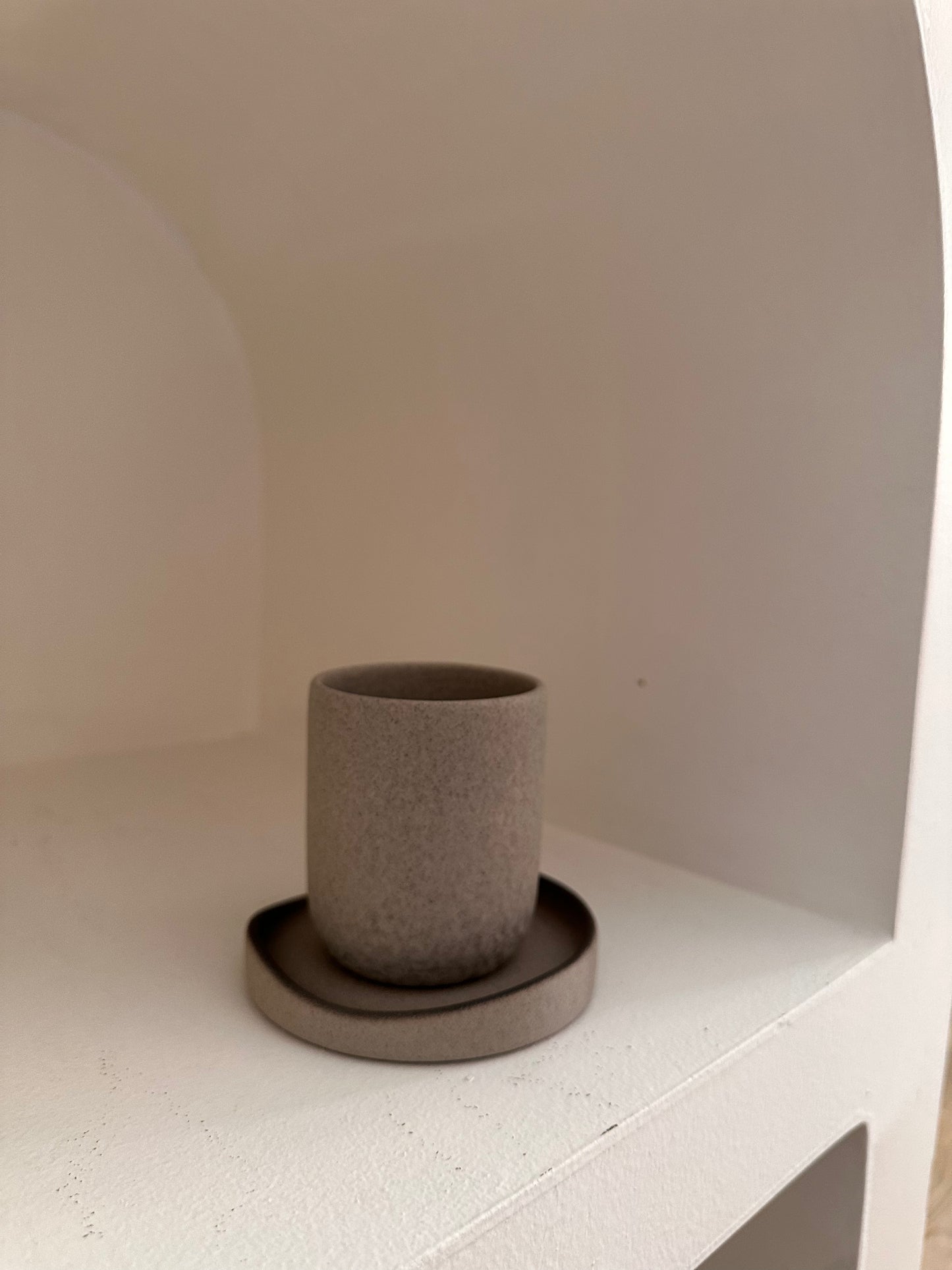 Igneous Cup with irregular underline