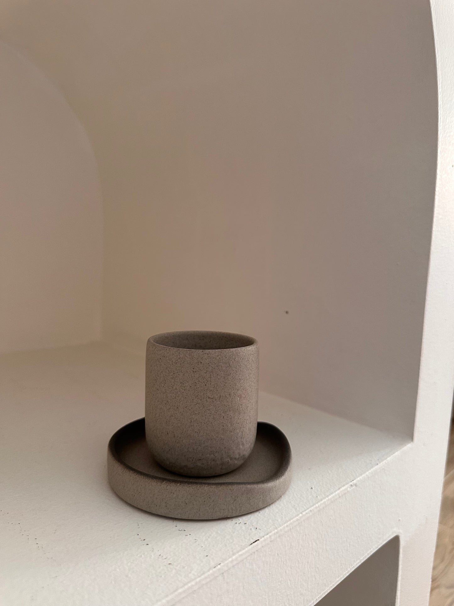 Igneous Cup with irregular underline